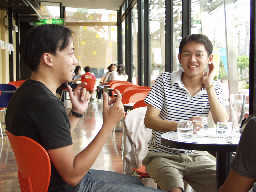 聊天表情2002-07-27咖啡廳攝影拍照2000年至2003年橘園經營時期台中20號倉庫藝術特區藝術村