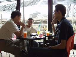 聊天表情2002-08-10咖啡廳攝影拍照2000年至2003年橘園經營時期台中20號倉庫藝術特區藝術村