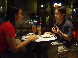 聊天表情夜景2002-10-06咖啡廳攝影拍照2000年至2003年橘園經營時期台中20號倉庫藝術特區藝術村