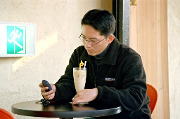 聊天人物傳統相機單張咖啡廳攝影拍照2000年至2003年橘園經營時期台中20號倉庫藝術特區藝術村