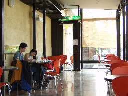白天的咖啡廳景緻2000年至2003年橘園經營時期台中20號倉庫藝術特區藝術村