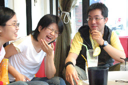 聊天表情2005-10-30咖啡廳攝影拍照2003年至2006年加崙工作室(大開劇團)時期台中20號倉庫藝術特區藝術村