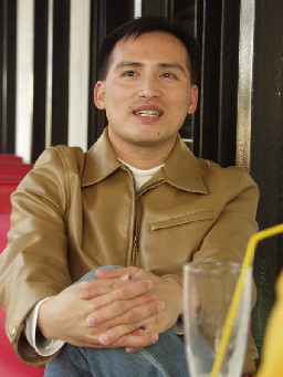趙勝雄2004-12-19咖啡廳攝影拍照2003年至2006年加崙工作室(大開劇團)時期台中20號倉庫藝術特區藝術村