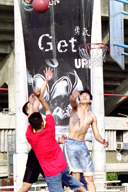 夏天籃球場系列-3夏天的籃球場(台中體育場)台灣體育運動大學運動攝影