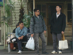 月台交談旅客2010台中火車站台灣鐵路旅遊攝影