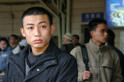 月台旅客特寫2005台中火車站台灣鐵路旅遊攝影