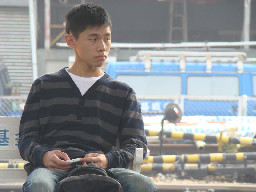 月台旅客特寫2010台中火車站台灣鐵路旅遊攝影