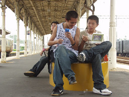 公共藝術-朱品香-巨人足跡月台景物篇台中火車站台灣鐵路旅遊攝影