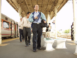 公共藝術-游文富-享受片刻月台景物篇台中火車站台灣鐵路旅遊攝影