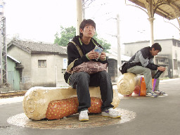 公共藝術-鄧文貞-大腸包小腸月台景物篇台中火車站台灣鐵路旅遊攝影