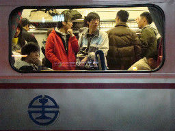 窗戶旁的旅客電車-區間車台灣鐵路旅遊攝影