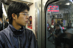站車門的旅客電車-區間車台灣鐵路旅遊攝影