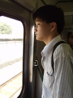 站車門的旅客電車-區間車台灣鐵路旅遊攝影