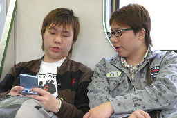 交談的旅客(1)2005-03-27街拍帥哥台灣鐵路旅遊攝影