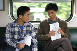 交談的旅客(2)2005-03-26街拍帥哥台灣鐵路旅遊攝影