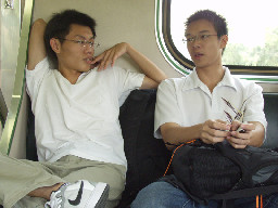 交談的旅客2004-09-19街拍帥哥台灣鐵路旅遊攝影