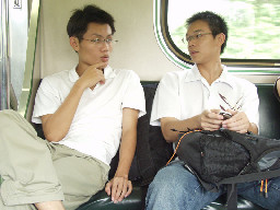 交談的旅客2004-09-19街拍帥哥台灣鐵路旅遊攝影
