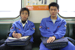 交談的旅客2005-03-18街拍帥哥台灣鐵路旅遊攝影