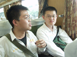 復興號對話的旅客2005-04-09街拍帥哥台灣鐵路旅遊攝影