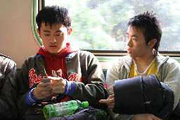 玩手機2005-02-10街拍帥哥台灣鐵路旅遊攝影