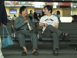 台灣高鐵台中烏日站旅客特寫篇高鐵台灣鐵路旅遊攝影