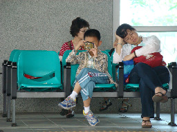 台鐵新烏日火車站月台旅客高鐵台灣鐵路旅遊攝影