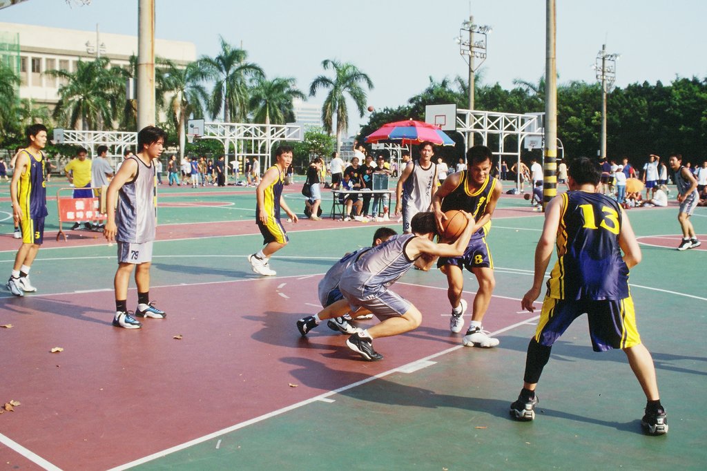 中興大學籃球場比賽運動攝影