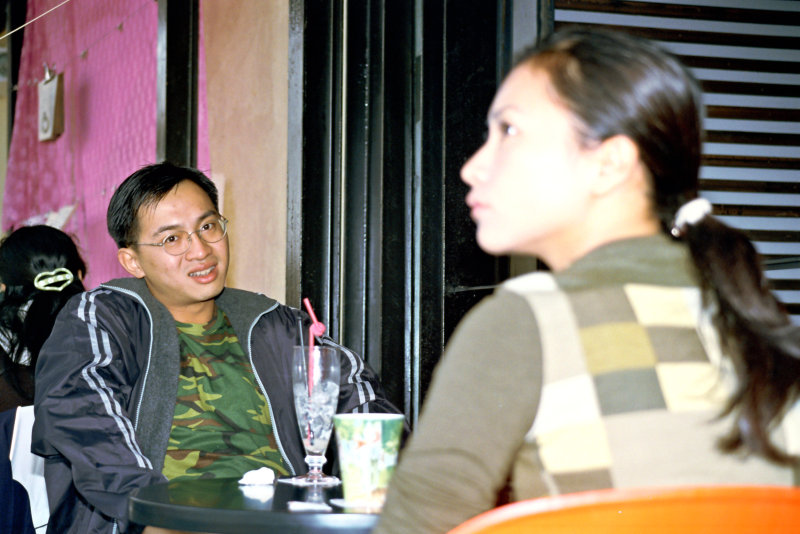 台中20號倉庫藝術特區藝術村2000年至2003年橘園經營時期咖啡廳攝影拍照傾聽攝影照片6