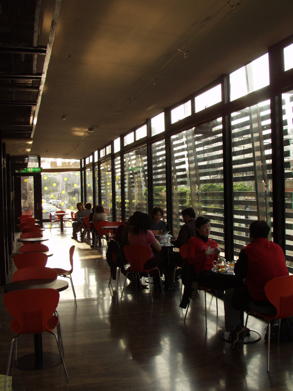 台中20號倉庫藝術特區藝術村2000年至2003年橘園經營時期夕陽的咖啡廳景緻攝影照片2