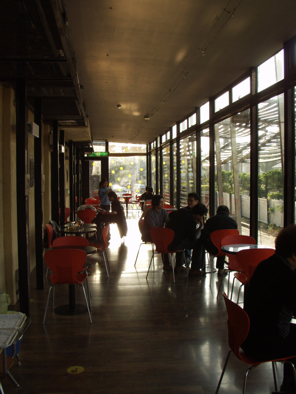 台中20號倉庫藝術特區藝術村2000年至2003年橘園經營時期夕陽的咖啡廳景緻攝影照片3