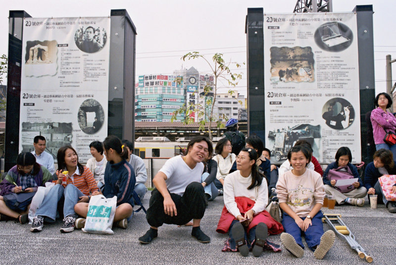 台中20號倉庫藝術特區藝術村2000年至2003年橘園經營時期戶外活動大開劇團日月傳說演出版攝影照片2