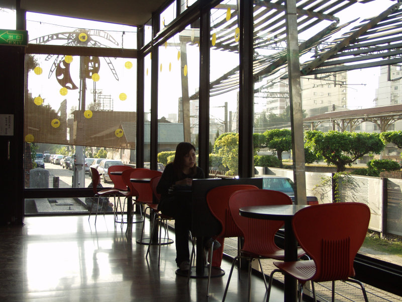 台中20號倉庫藝術特區藝術村2000年至2003年橘園經營時期白天的咖啡廳景緻攝影照片8