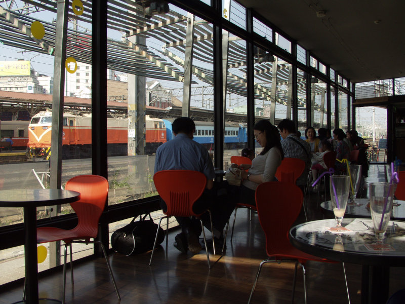 台中20號倉庫藝術特區藝術村2000年至2003年橘園經營時期白天的咖啡廳景緻攝影照片9