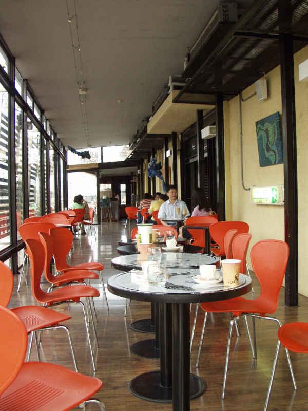 台中20號倉庫藝術特區藝術村2000年至2003年橘園經營時期白天的咖啡廳景緻攝影照片70