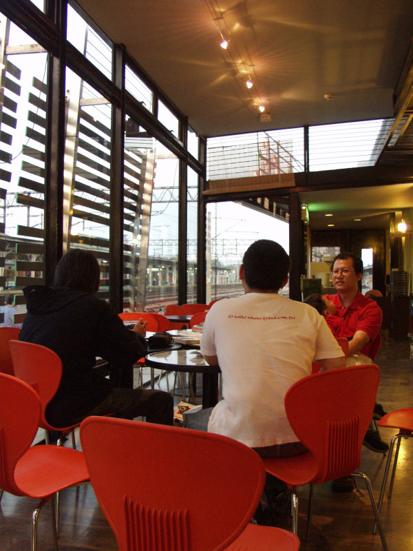 台中20號倉庫藝術特區藝術村2000年至2003年橘園經營時期白天的咖啡廳景緻攝影照片72