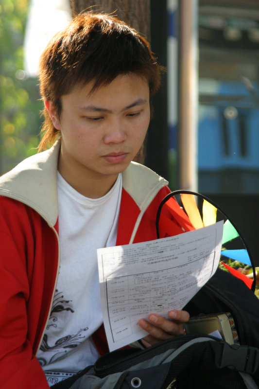 台中20號倉庫藝術特區藝術村2003年至2006年加崙工作室(大開劇團)時期展覽活動2004年倉庫藝術節與台中火車站歸零‧整裝月台裝置藝術揭幕攝影照片2