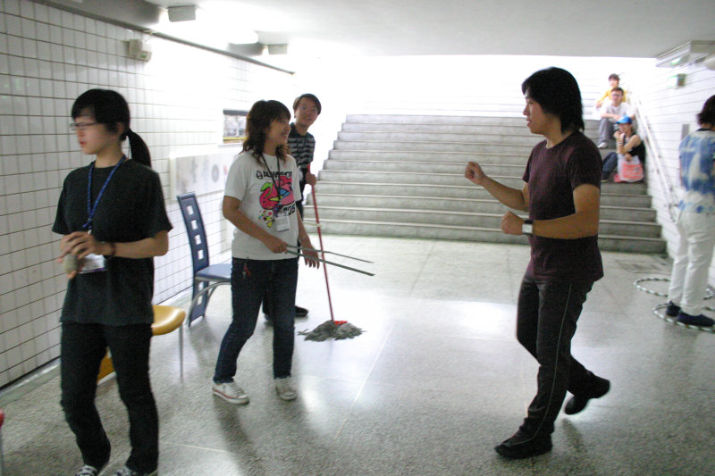 台中20號倉庫藝術特區藝術村2003年至2006年加崙工作室(大開劇團)時期展覽活動2004年倉庫藝術節與台中火車站歸零‧整裝月台裝置藝術揭幕攝影照片13