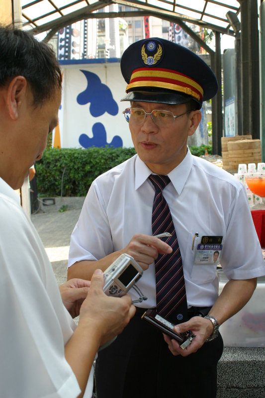 台中20號倉庫藝術特區藝術村2003年至2006年加崙工作室(大開劇團)時期展覽活動2004年倉庫藝術節與台中火車站歸零‧整裝月台裝置藝術揭幕攝影照片23