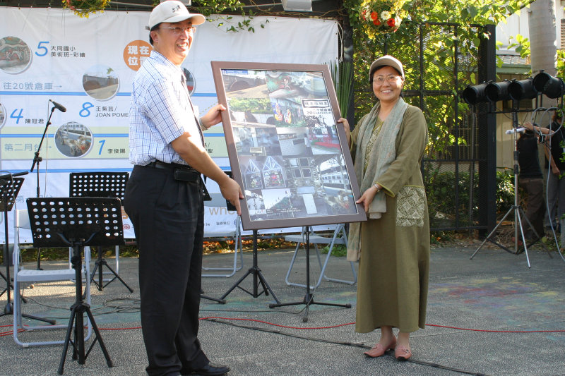 台中20號倉庫藝術特區藝術村2003年至2006年加崙工作室(大開劇團)時期展覽活動2004年倉庫藝術節與台中火車站歸零‧整裝月台裝置藝術揭幕攝影照片83