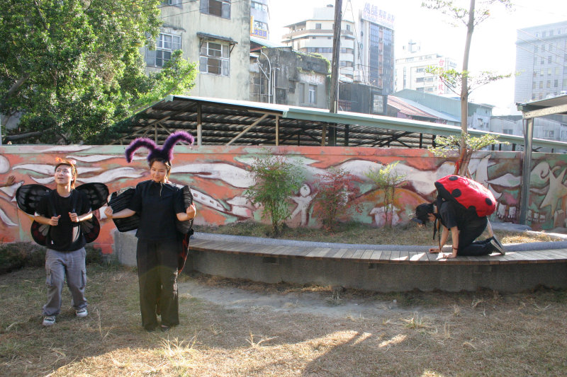 台中20號倉庫藝術特區藝術村2003年至2006年加崙工作室(大開劇團)時期展覽活動2004年倉庫藝術節與台中火車站歸零‧整裝月台裝置藝術揭幕攝影照片85