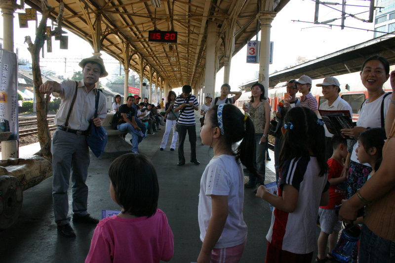 台中20號倉庫藝術特區藝術村2003年至2006年加崙工作室(大開劇團)時期展覽活動2004年倉庫藝術節與台中火車站歸零‧整裝月台裝置藝術揭幕攝影照片92
