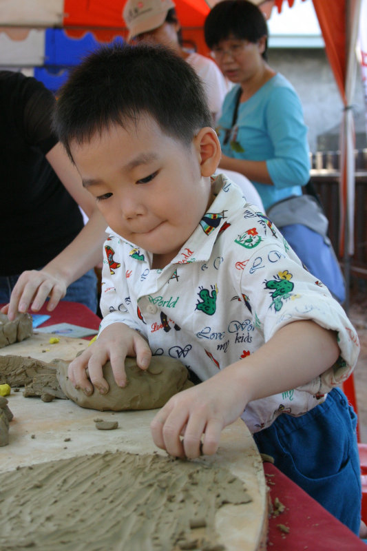 台中20號倉庫藝術特區藝術村2003年至2006年加崙工作室(大開劇團)時期展覽活動2004年倉庫藝術節與台中火車站歸零‧整裝月台裝置藝術揭幕攝影照片110