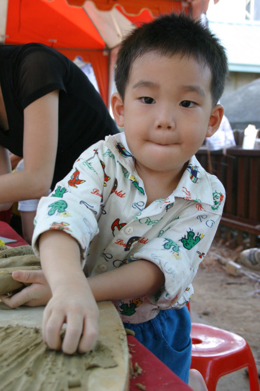 台中20號倉庫藝術特區藝術村2003年至2006年加崙工作室(大開劇團)時期展覽活動2004年倉庫藝術節與台中火車站歸零‧整裝月台裝置藝術揭幕攝影照片111