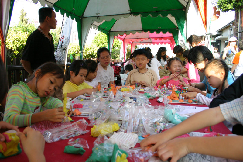 台中20號倉庫藝術特區藝術村2003年至2006年加崙工作室(大開劇團)時期展覽活動2004年倉庫藝術節與台中火車站歸零‧整裝月台裝置藝術揭幕攝影照片123