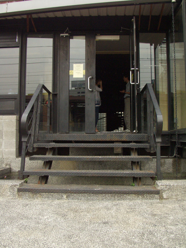 台中20號倉庫藝術特區藝術村2003年至2006年加崙工作室(大開劇團)時期白天的咖啡廳景緻攝影照片133