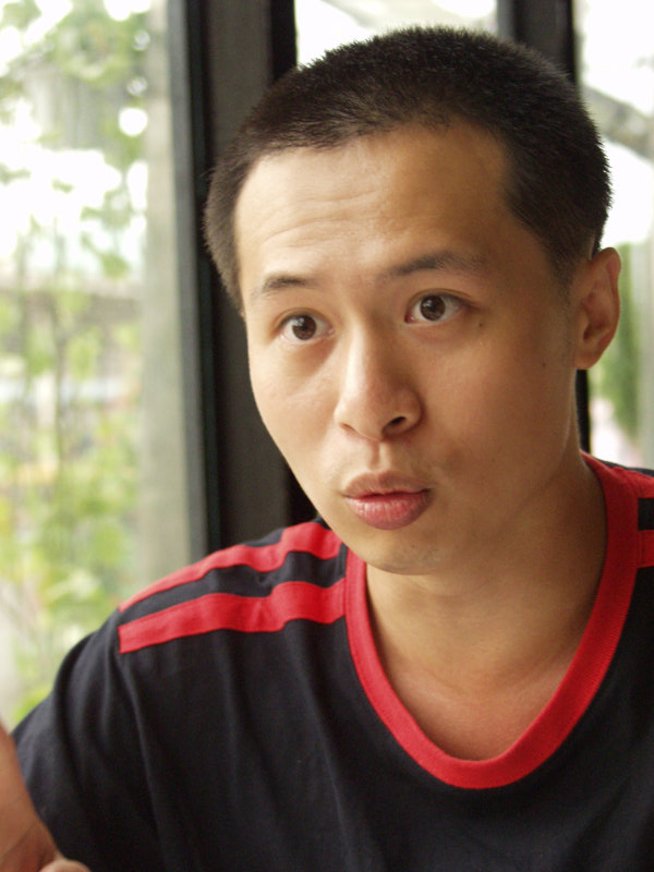 台中20號倉庫藝術特區藝術村2006-2009年橘園經營時期咖啡館藝廊聊天表情系列攝影邀請20070506成功嶺阿兵哥攝影照片30