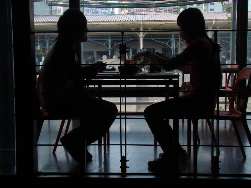 台中20號倉庫藝術特區藝術村2006-2009年橘園經營時期咖啡館藝廊聊天表情系列攝影邀請20090208攝影照片1