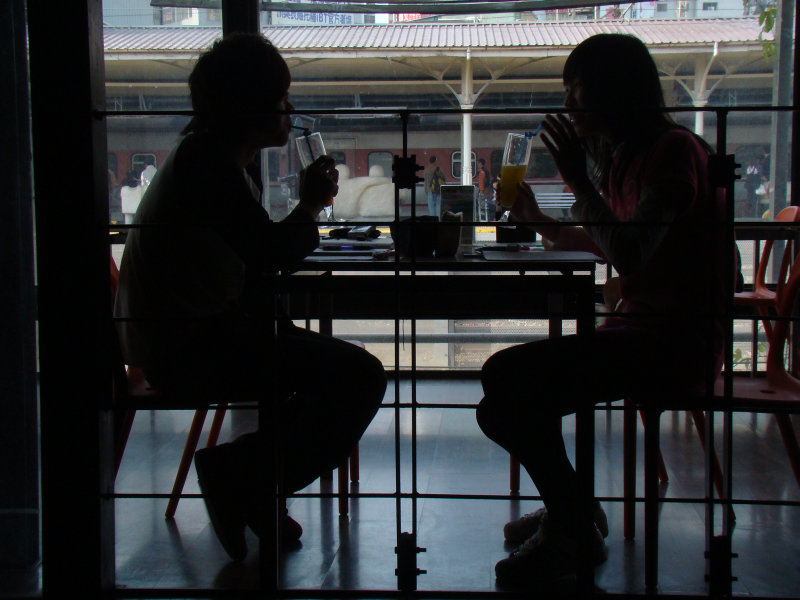 台中20號倉庫藝術特區藝術村2006-2009年橘園經營時期咖啡館藝廊聊天表情系列攝影邀請20090208攝影照片3