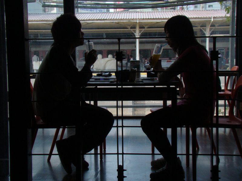 台中20號倉庫藝術特區藝術村2006-2009年橘園經營時期咖啡館藝廊聊天表情系列攝影邀請20090208攝影照片4