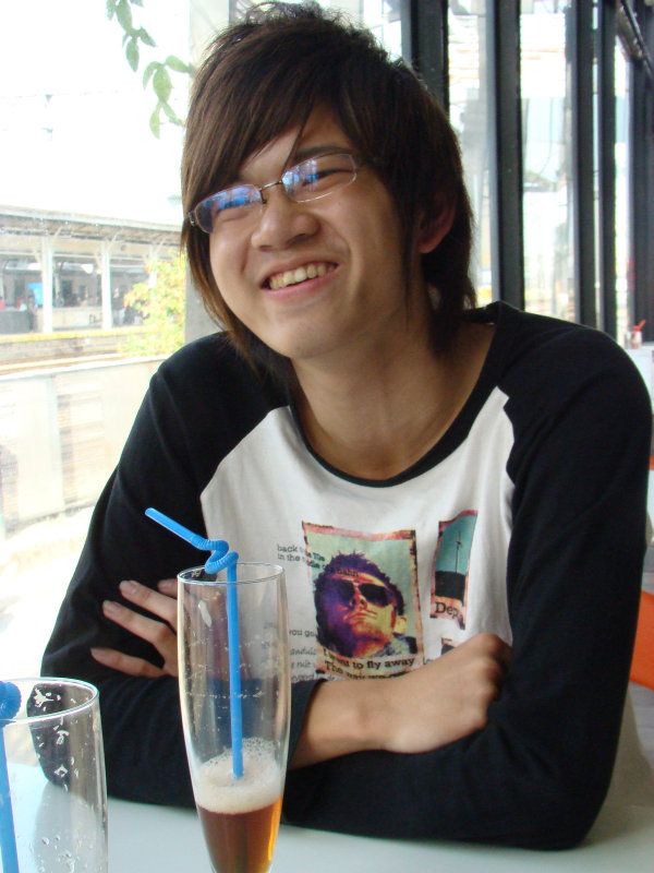 台中20號倉庫藝術特區藝術村2006-2009年橘園經營時期咖啡館藝廊聊天表情系列攝影邀請20090208攝影照片5